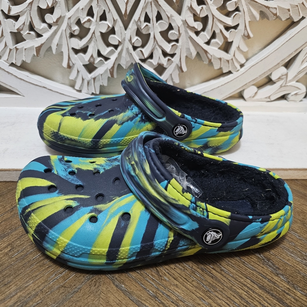 CROCS Kids Tie-Dye Blue and Yellow Fuzzy Lined Clogs